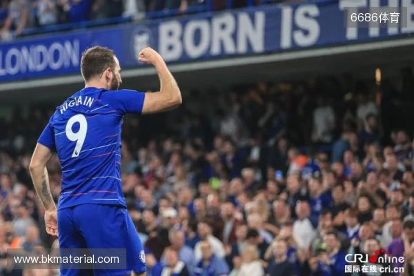 懂球妹采访：她是切尔西球迷，最喜欢阿扎尔和坎特