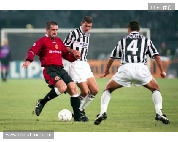 曼晚:阿马德可胜任右翼卫位置,但曼联需再引进一名左翼卫