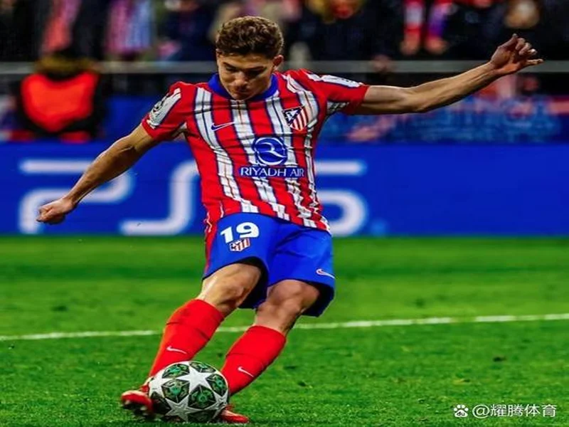 比利亚:西班牙有很多球员能胜任9号位;我非常欣赏小蜘蛛